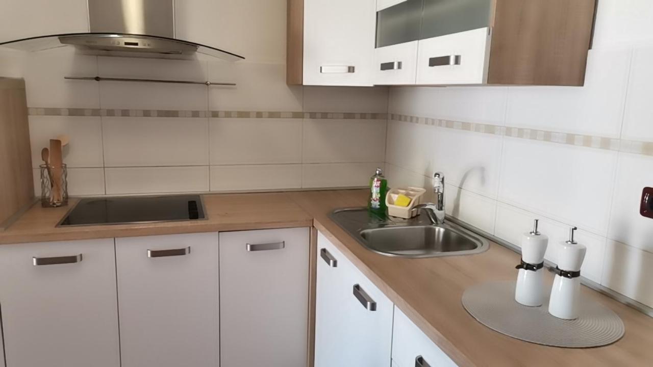 Renato Apartment Basanija Bagian luar foto
