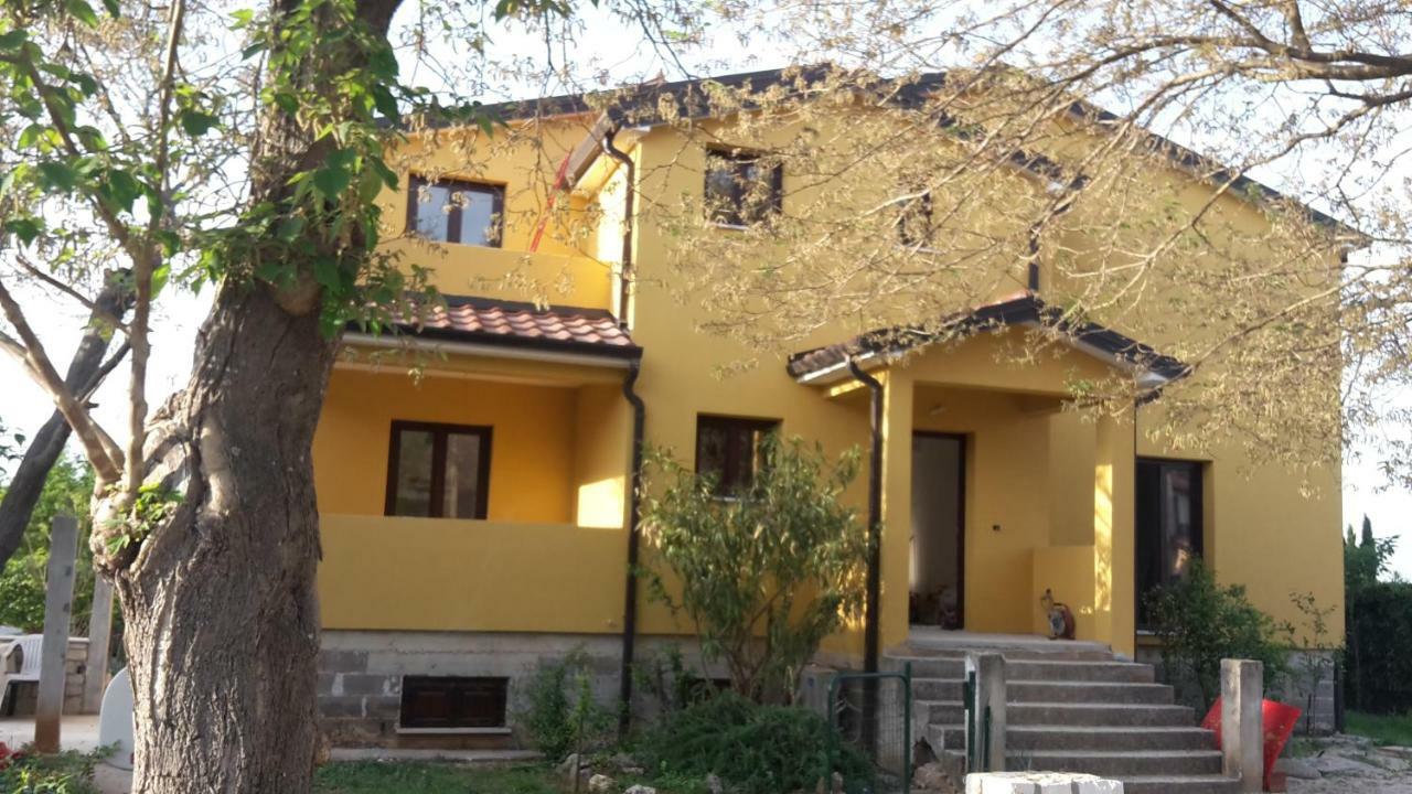Renato Apartment Basanija Bagian luar foto